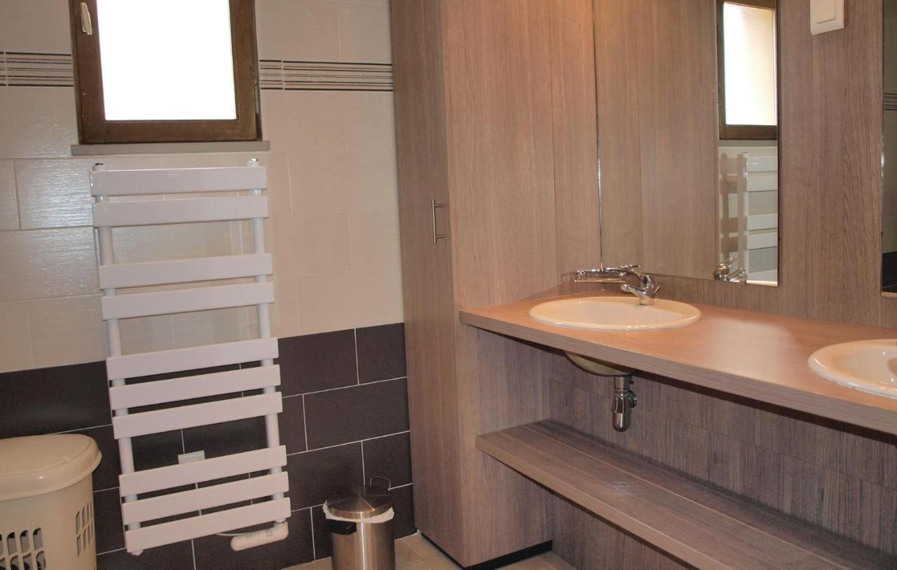 2 Bedroom Awesome Home In Mantallot Buitenkant foto